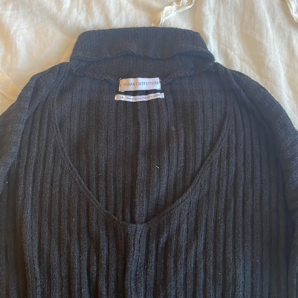Long sleeve v cut
